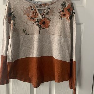 Woman’s flowered Top